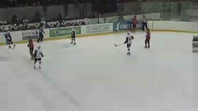 Атака хоккеистов "Трактора"