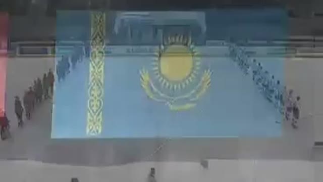 Команды исполняют гимн Казахстана