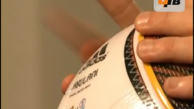 Месси и официальный мяч ЧМ-2010 "JABULANI"
