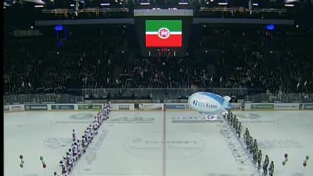 Команды исполняют гимн Татарстана