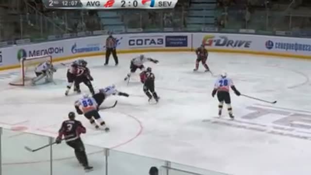 Видео. 3:0. Попов ("Авангард") забрасывает третью шайбу команды