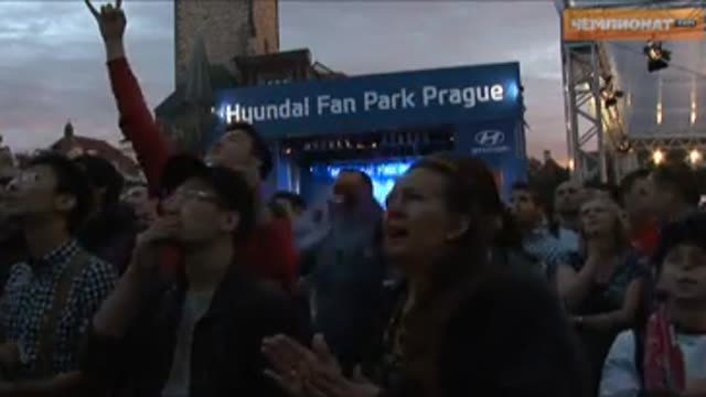 Фанаты сборной Чехии в фан-зоне в Праге