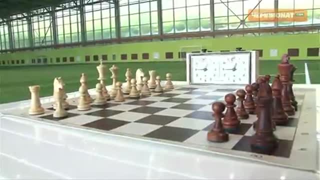 Спартаковцы сыграли в шахматы со знаменитым гроссмейстером