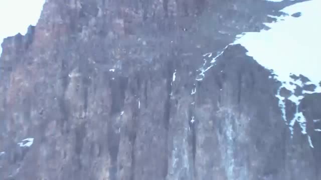 Российский бейс-джампер прыгнул с Килиманджаро